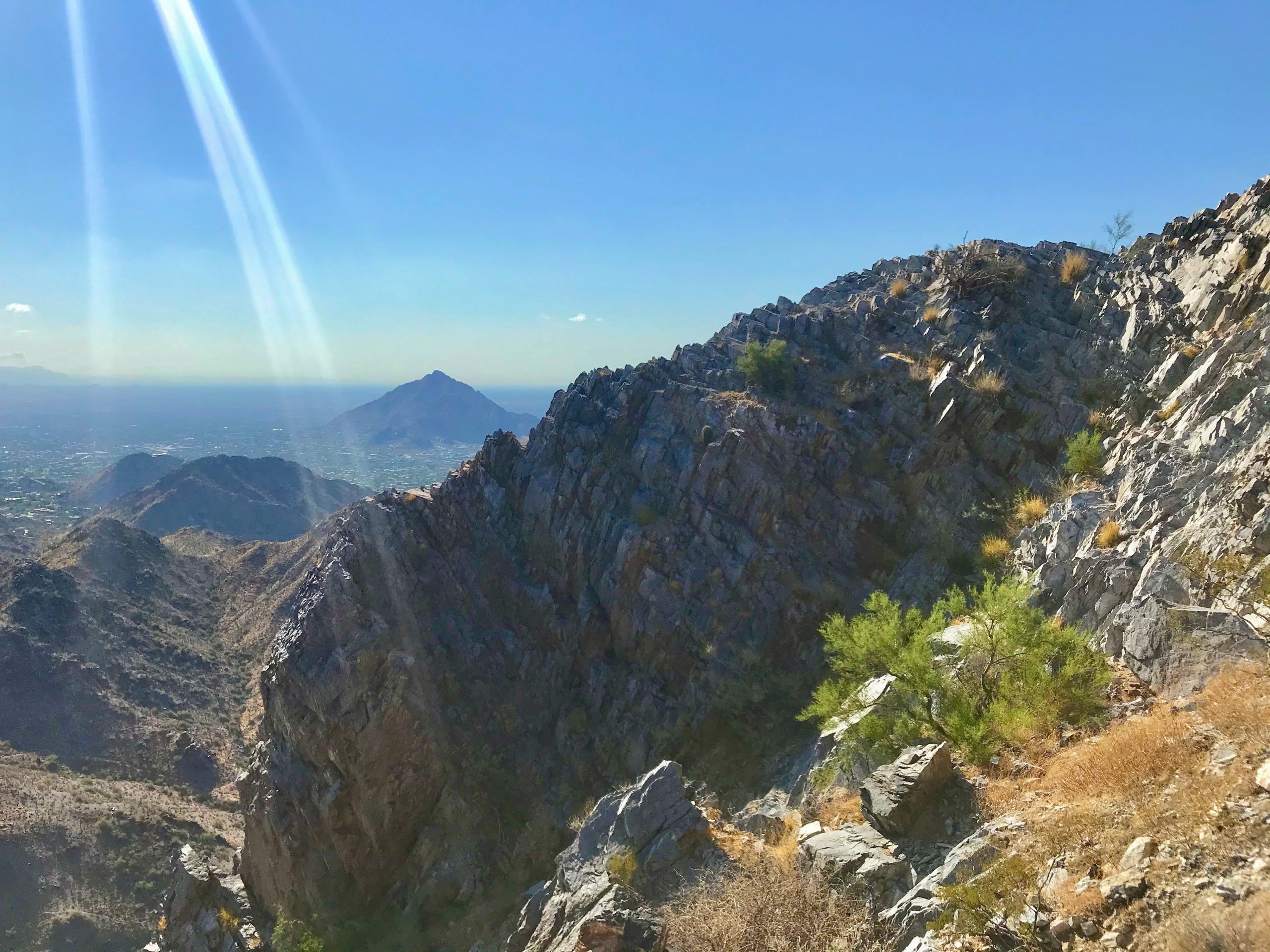 Piestewa vs Camelback? Which should you hike? Camelback from Piestewa